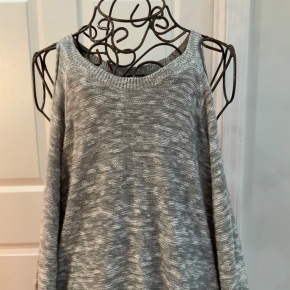 TORRID COLD SHOULDER SWEATER PLUS SIZE 2 - Picture 3 of 11